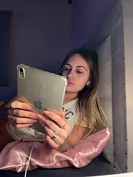 Snapshot of selina-sky chatting on July 23, 2026, 5:27 am selina-sky online show from July 23, 2026, 5:27 am