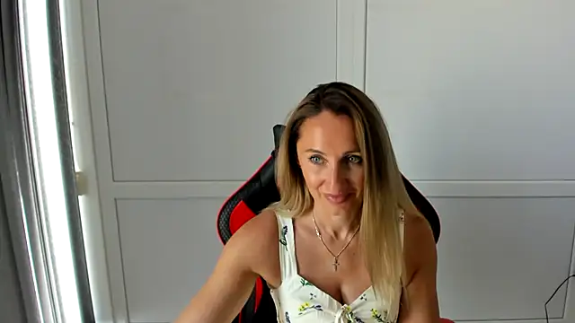 Snapshot of LilyDreamm chatting on July 18, 2026, 12:03 pm LilyDreamm online show from July 18, 2026, 12:03 pm