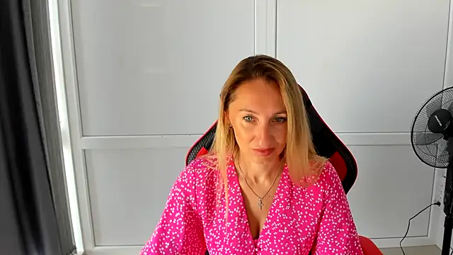 Snapshot of LilyDreamm chatting on July 1, 2026, 6:14 am LilyDreamm online show from July 1, 2026, 6:14 am