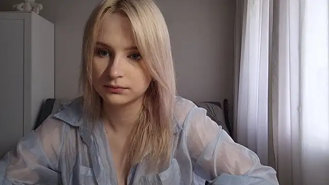 BloomMoon online show from July 25, 2026, 12:22 pm