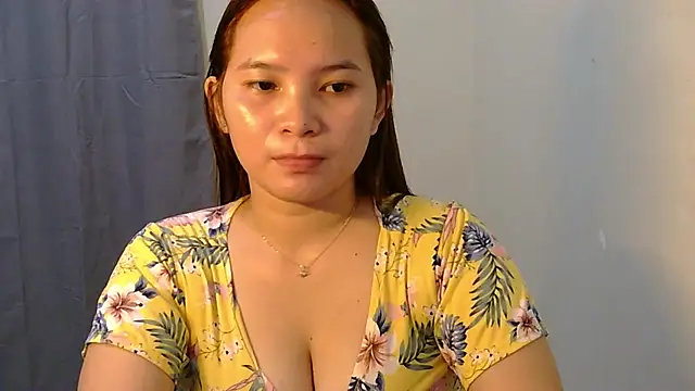 Fhwilloughbyxx online show from July 10, 2026, 11:21 am