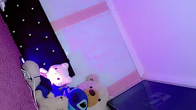 Snapshot of HeidiVanessa chatting on July 26, 2026, 2:35 pm HeidiVanessa online show from July 26, 2026, 2:35 pm