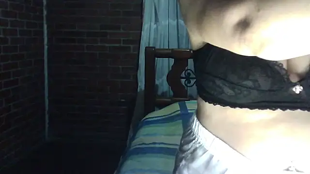 Snapshot of CarolinaMoretti chatting on June 24, 2026, 1:04 am CarolinaMoretti online show from June 24, 2026, 1:04 am