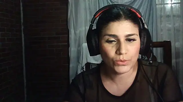 Snapshot of CarolinaMoretti chatting on July 14, 2026, 3:55 am CarolinaMoretti online show from July 14, 2026, 3:55 am