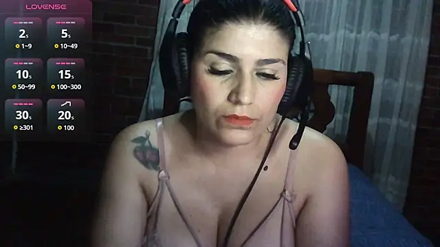 Snapshot of CarolinaMoretti chatting on July 16, 2026, 3:14 am CarolinaMoretti online show from July 16, 2026, 3:14 am