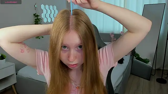 Snapshot of LiliTiny chatting on July 24, 2026, 1:23 am LiliTiny online show from July 24, 2026, 1:23 am