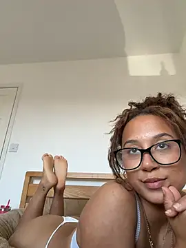 Snapshot of prettypeachyxx chatting on June 19, 2026, 6:03 pm prettypeachyxx online show from June 19, 2026, 6:03 pm