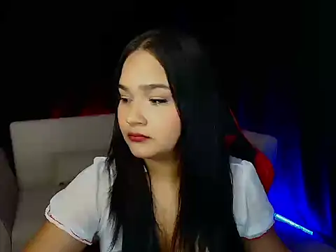 Snapshot of Yesenia26p chatting on July 19, 2026, 9:33 pm Yesenia26p online show from July 19, 2026, 9:33 pm
