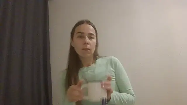 Snapshot of Vanelleda chatting on July 14, 2026, 8:04 pm Vanelleda online show from July 14, 2026, 8:04 pm