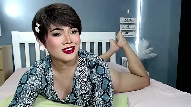 Snapshot of STUCK_on_YOU_ chatting on November 17, 2025, 8:02 pm STUCK on YOU online show from November 17, 2025, 8:02 pm