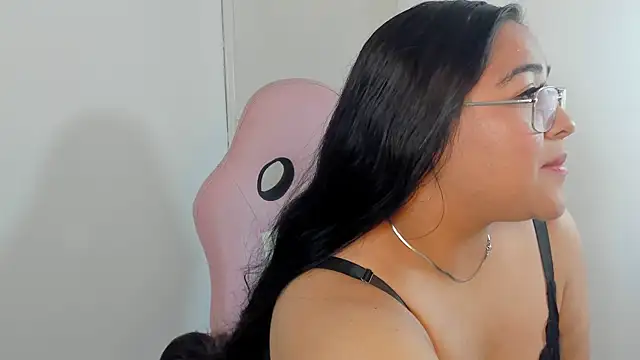 KimmyBellari online show from June 21, 2026, 3:34 am
