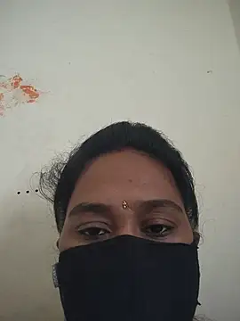 Snapshot of Lundpakadu chatting on July 8, 2026, 4:35 am Lundpakadu online show from July 8, 2026, 4:35 am