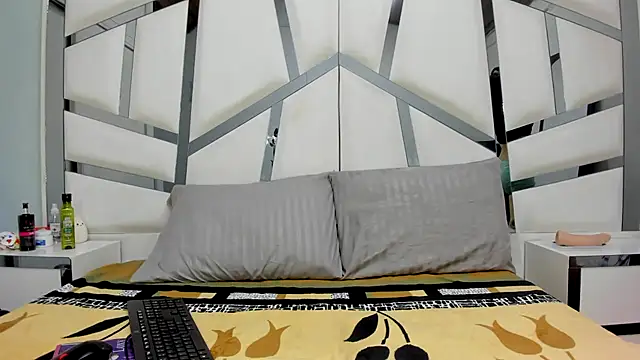 Snapshot of Violett_Bliss chatting on July 15, 2026, 3:46 am Violett Bliss online show from July 15, 2026, 3:46 am
