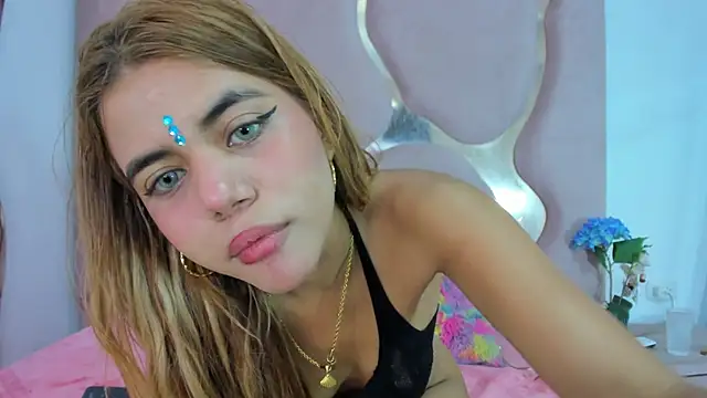 Snapshot of Lia_petiteht chatting on July 11, 2026, 1:22 pm Lia petiteht online show from July 11, 2026, 1:22 pm