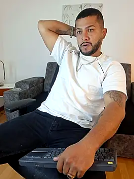 Snapshot of BrunoSilva_ chatting on August 3, 2026, 11:27 am BrunoSilva online show from August 3, 2026, 11:27 am