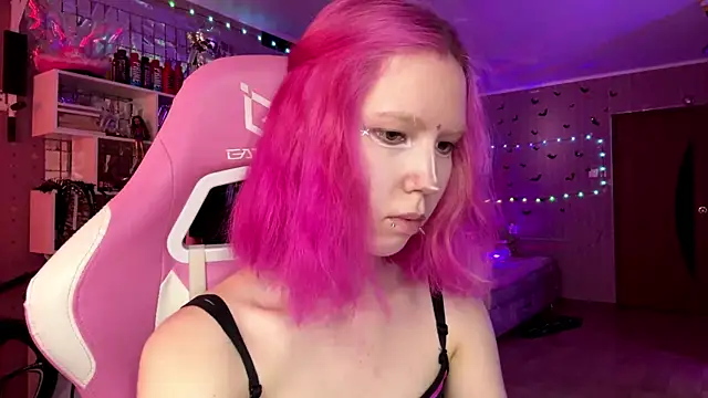 Snapshot of LiaaLuna chatting on June 24, 2026, 1:32 pm LiaaLuna online show from June 24, 2026, 1:32 pm