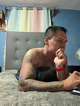 Snapshot of LatinoLeones chatting on August 5, 2026, 4:39 am LatinoLeones online show from August 5, 2026, 4:39 am