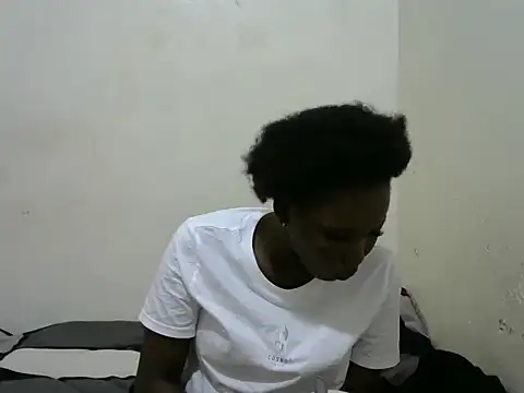 Snapshot of Qcmadonna chatting on August 5, 2026, 10:09 am Qcmadonna online show from August 5, 2026, 10:09 am
