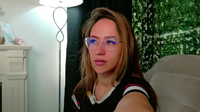Nicole Bliss online show from July 9, 2026, 5:19 am