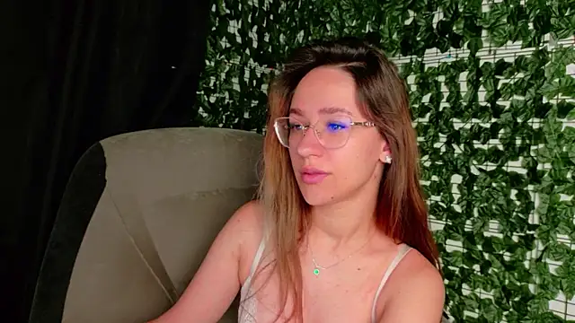 Nicole Bliss online show from July 3, 2026, 5:25 am