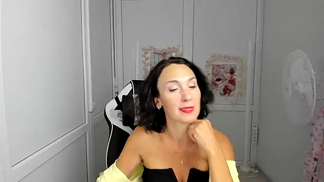 Snapshot of OliviaKateee chatting on July 1, 2026, 12:05 pm OliviaKateee online show from July 1, 2026, 12:05 pm