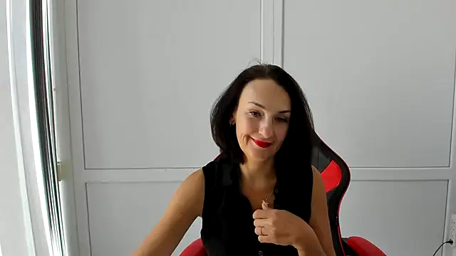 Snapshot of OliviaKateee chatting on July 16, 2026, 6:21 am OliviaKateee online show from July 16, 2026, 6:21 am
