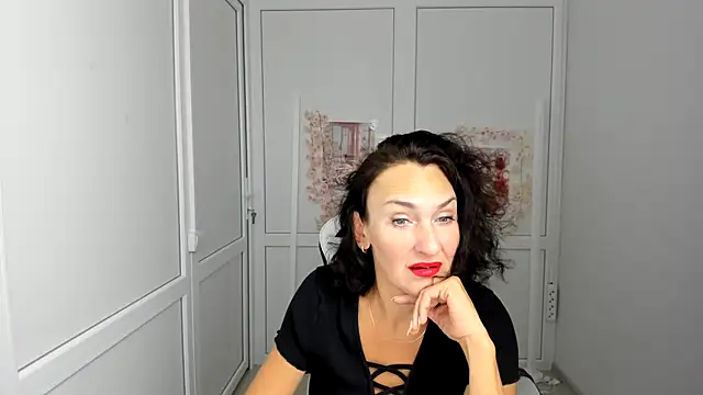 Snapshot of OliviaKateee chatting on July 3, 2026, 6:09 am OliviaKateee online show from July 3, 2026, 6:09 am
