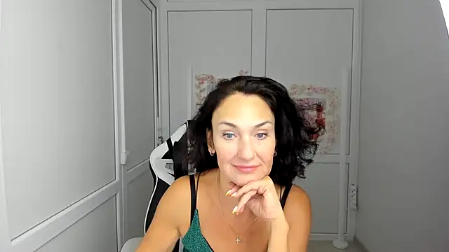Snapshot of OliviaKateee chatting on July 6, 2026, 12:23 pm OliviaKateee online show from July 6, 2026, 12:23 pm