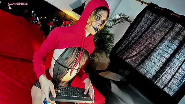 Snapshot of love_amor_ chatting on October 31, 2025, 3:08 pm love amor online show from October 31, 2025, 3:08 pm