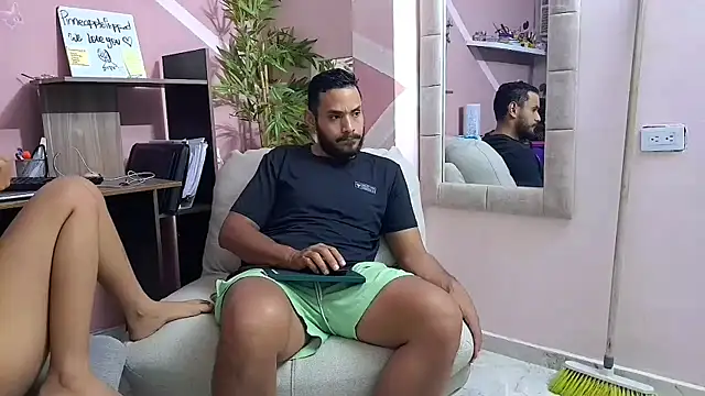 Pineappleflipped online show from August 3, 2026, 3:03 am