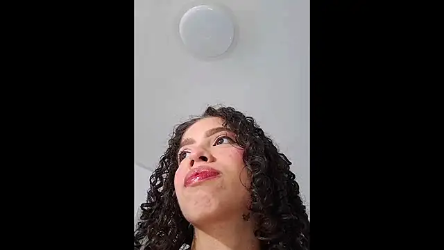 Pineappleflipped online show from August 2, 2026, 2:32 am