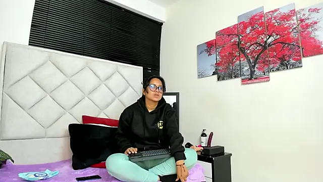 azul moonn online show from July 22, 2026, 3:52 am