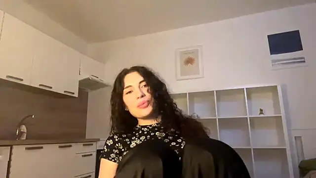 Snapshot of runawyin chatting on July 14, 2026, 6:25 pm runawyin online show from July 14, 2026, 6:25 pm