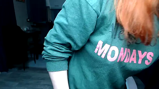 Reginasmilee online show from December 3, 2025, 12:33 am