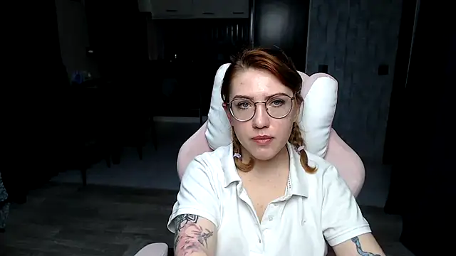 Reginasmilee online show from November 11, 2025, 1:11 am