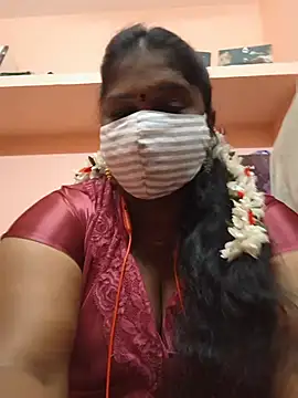 Snapshot of yalini1431 chatting on August 4, 2026, 7:40 pm yalini1431 online show from August 4, 2026, 7:40 pm