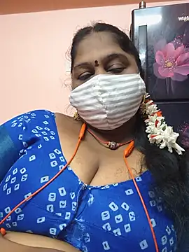 Snapshot of yalini1431 chatting on August 5, 2026, 8:25 pm yalini1431 online show from August 5, 2026, 8:25 pm