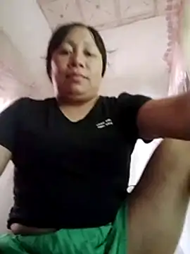 Snapshot of Moon_squirtt chatting on July 16, 2026, 5:15 am Moon squirtt online show from July 16, 2026, 5:15 am