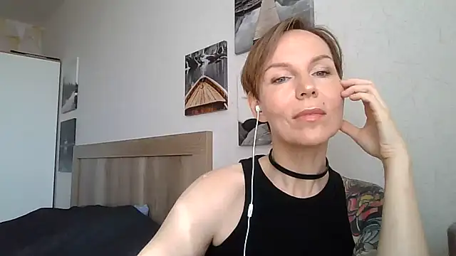 SunKissedxx online show from June 26, 2026, 5:57 am