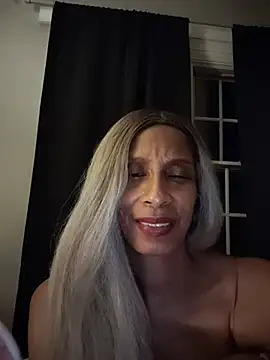 Snapshot of DulceThiccc chatting on August 10, 2026, 2:29 am DulceThiccc online show from August 10, 2026, 2:29 am