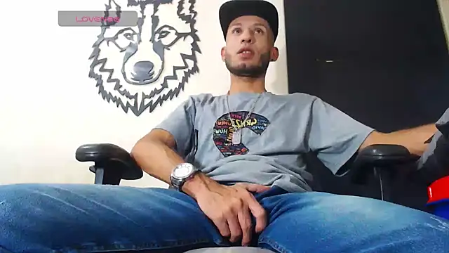 Snapshot of WOLFMONSTERDICK chatting on March 20, 2025, 1:35 am WOLFMONSTERDICK online show from March 20, 2025, 1:35 am