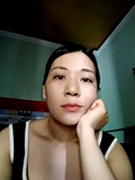 Snapshot of Lyrose_2k chatting on July 5, 2026, 12:37 am Lyrose 2k online show from July 5, 2026, 12:37 am