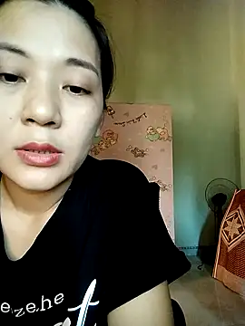 Snapshot of Lyrose_2k chatting on July 24, 2026, 8:32 am Lyrose 2k online show from July 24, 2026, 8:32 am