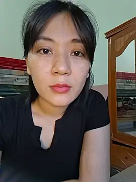 Snapshot of Lyrose_2k chatting on July 9, 2026, 8:26 am Lyrose 2k online show from July 9, 2026, 8:26 am