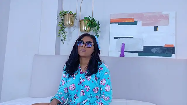 MikaellaFoxx online show from August 4, 2026, 3:22 am