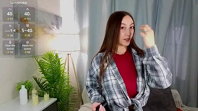 JinnyMenzella online show from July 14, 2026, 3:44 am