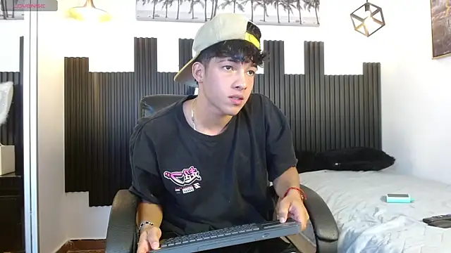 Snapshot of ren_storm chatting on July 22, 2026, 3:30 am ren storm online show from July 22, 2026, 3:30 am