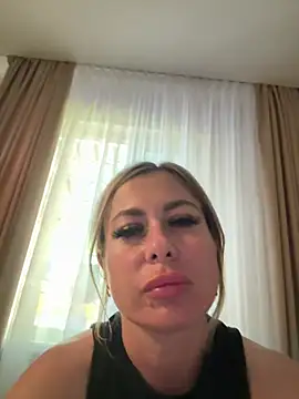Snapshot of little_berry77 chatting on July 22, 2026, 9:55 am little berry77 online show from July 22, 2026, 9:55 am