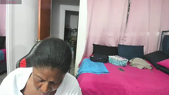 Snapshot of LupeAdams chatting on March 28, 2026, 4:02 am LupeAdams online show from March 28, 2026, 4:02 am