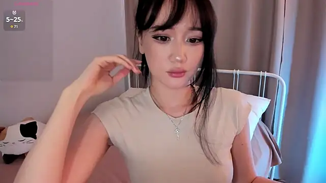 Snapshot of AmiliYan chatting on August 8, 2026, 9:27 am AmiliYan online show from August 8, 2026, 9:27 am